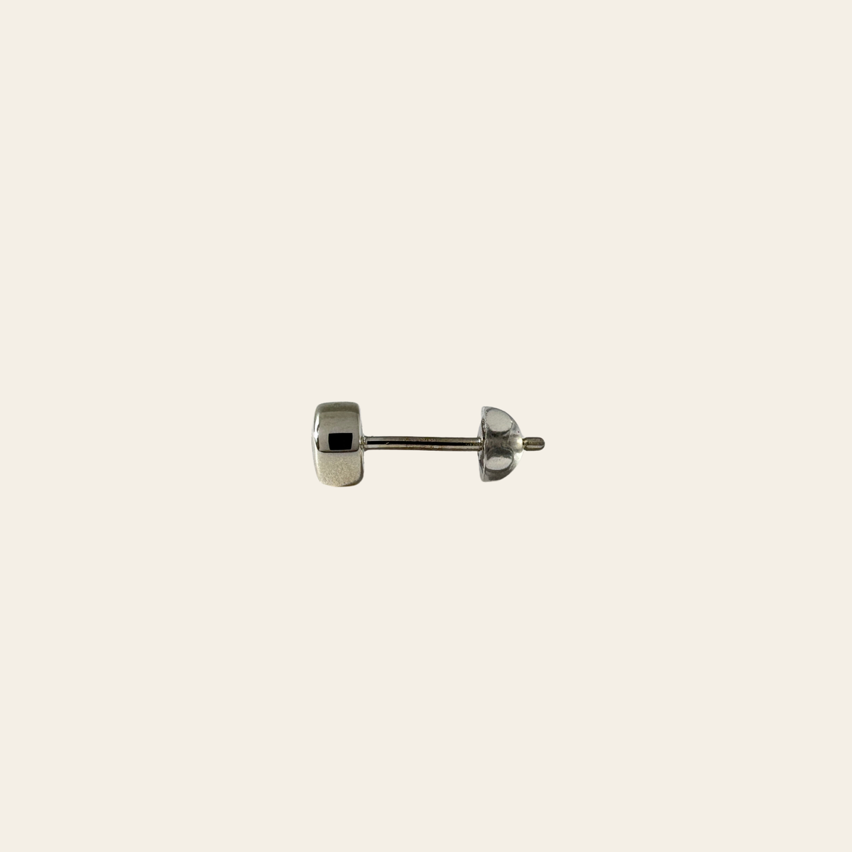 Solitaire Letter Stud 両耳ペア